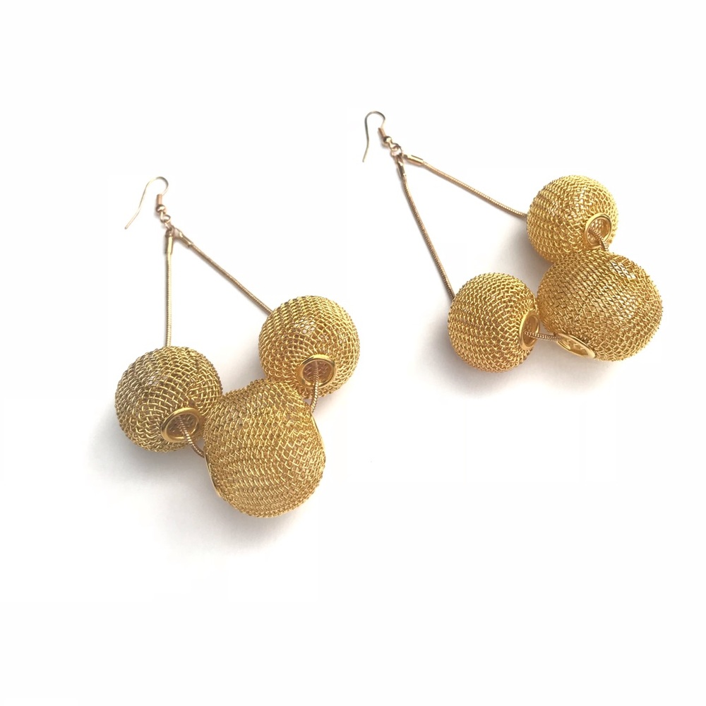 Unique gold ball ornament earrings